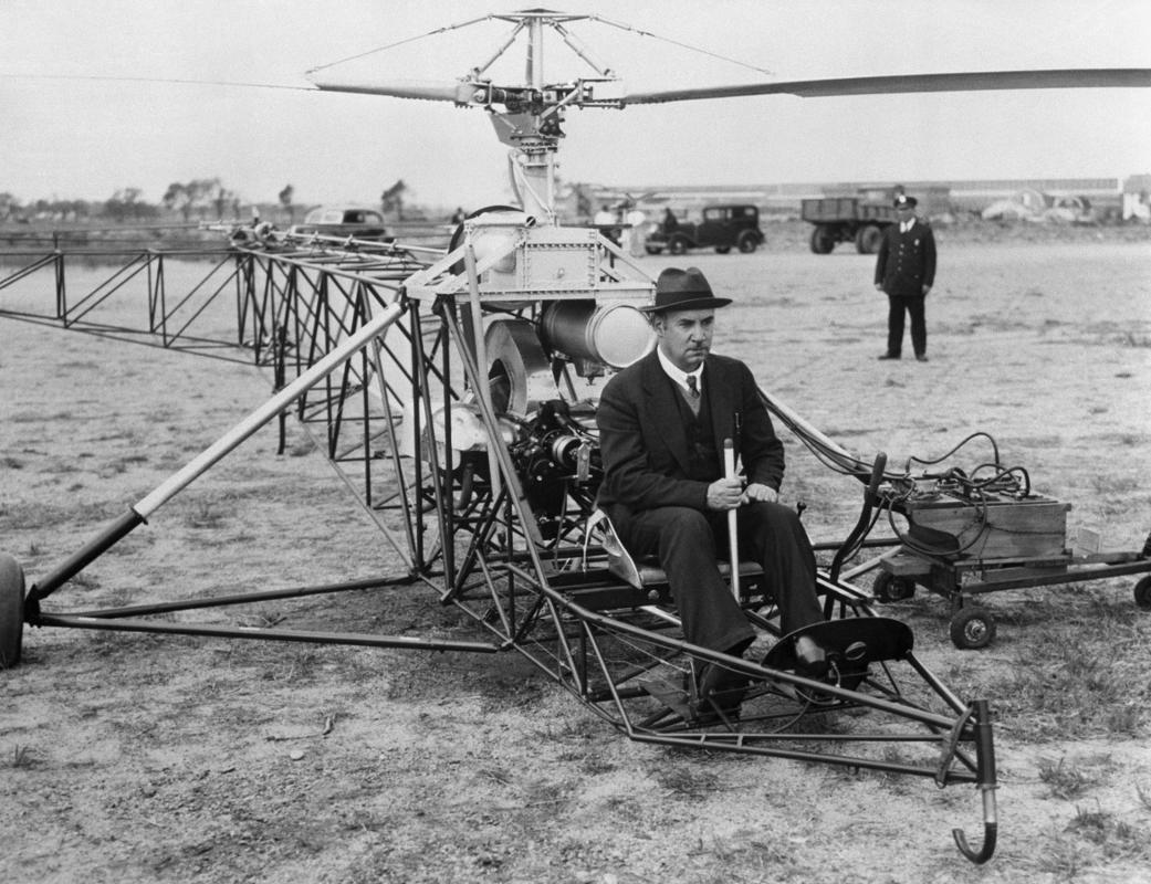 Sikorsky_Preparing_to_fly_in_VS300.jpg