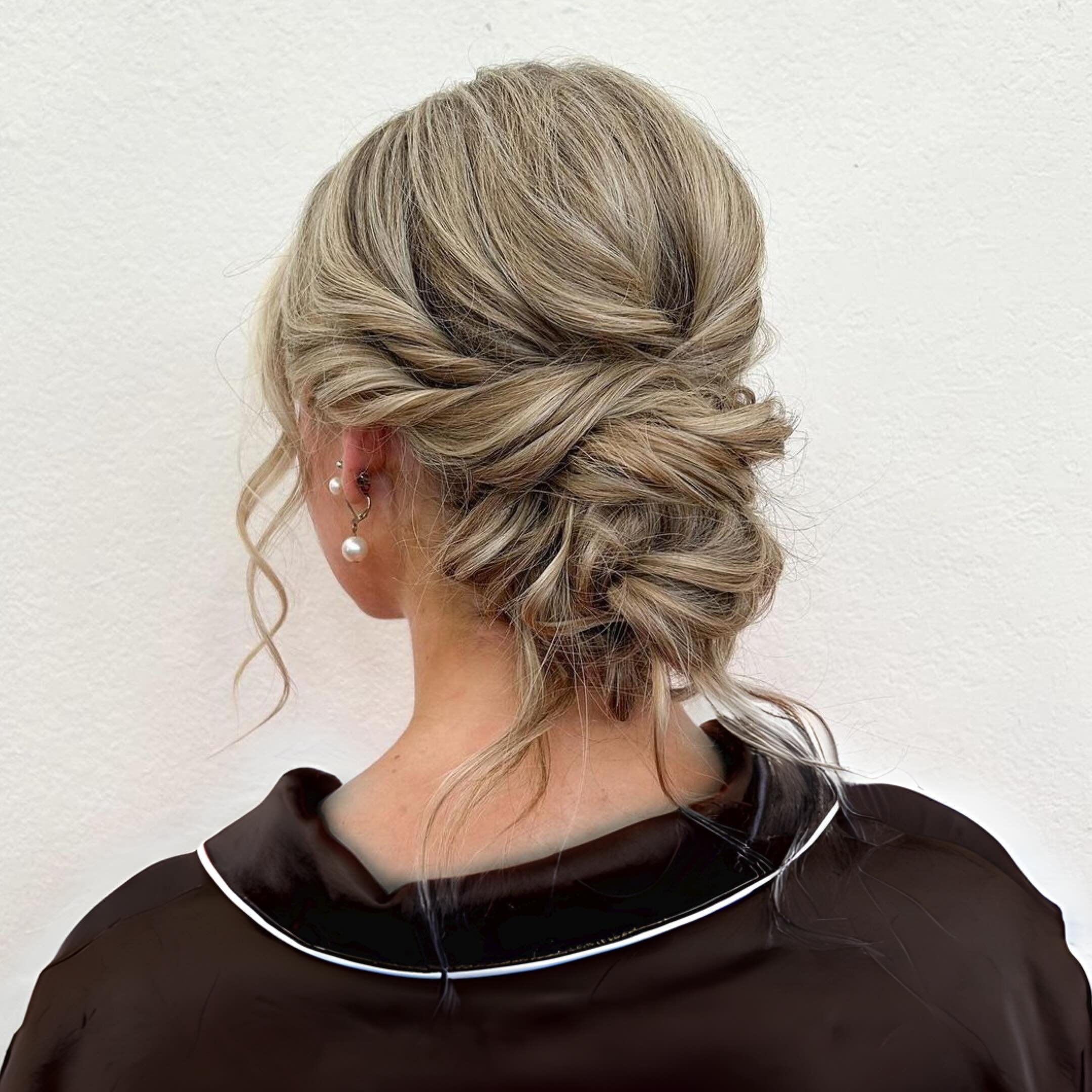 Wedding Season is in Full Swing Over Here @salonessentialsmhk ! 

Whether you&rsquo;re looking for a complete updo, just some curls, or even a more traditional blow out, we can do it all! 

&bull; Updo by Lexi, @hair_bylexih 

#manhattanks #salonesse