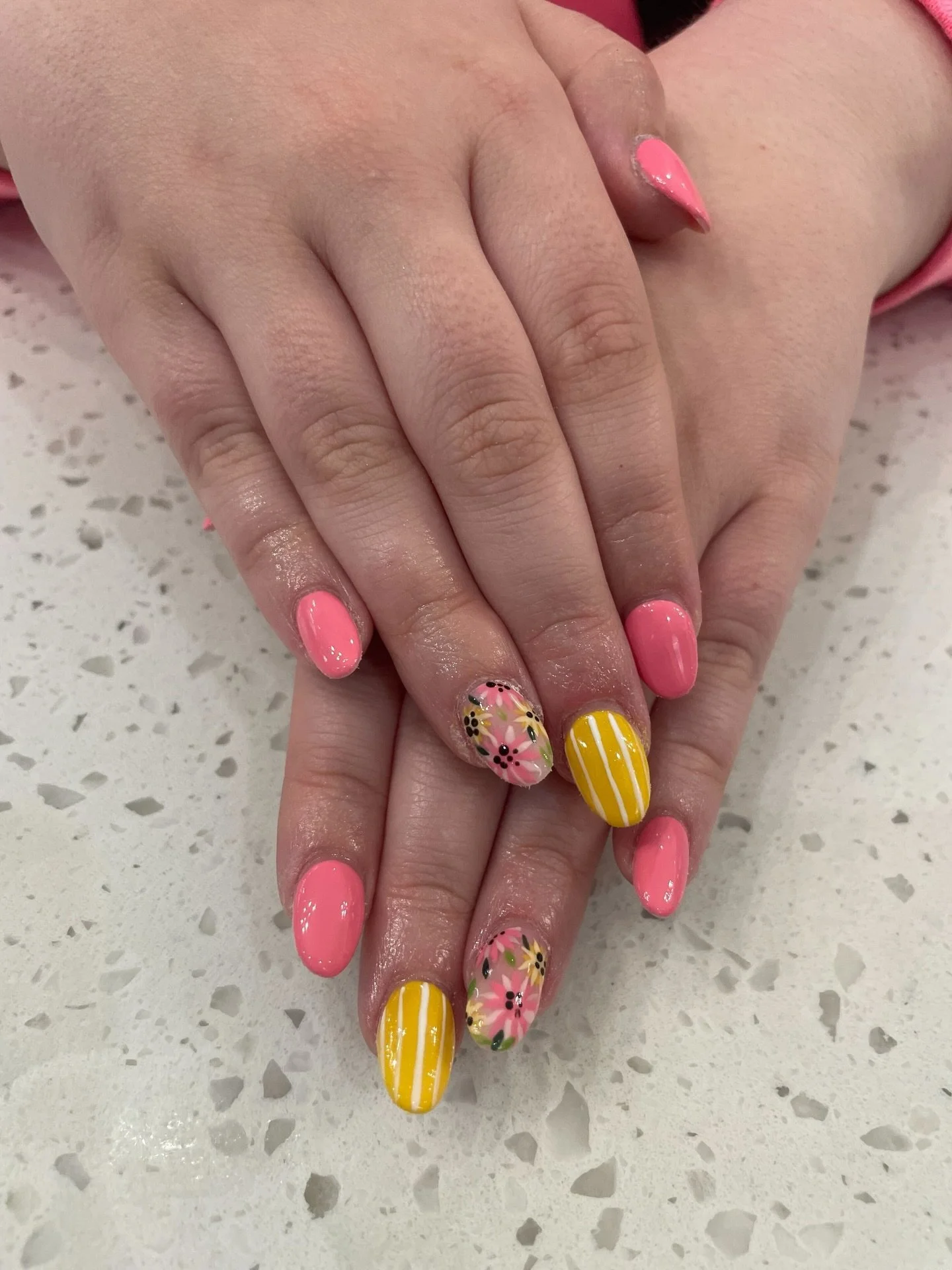 Spring is in the air! 

#manhattanks #kstate #nailart #nailsalon #nailtech