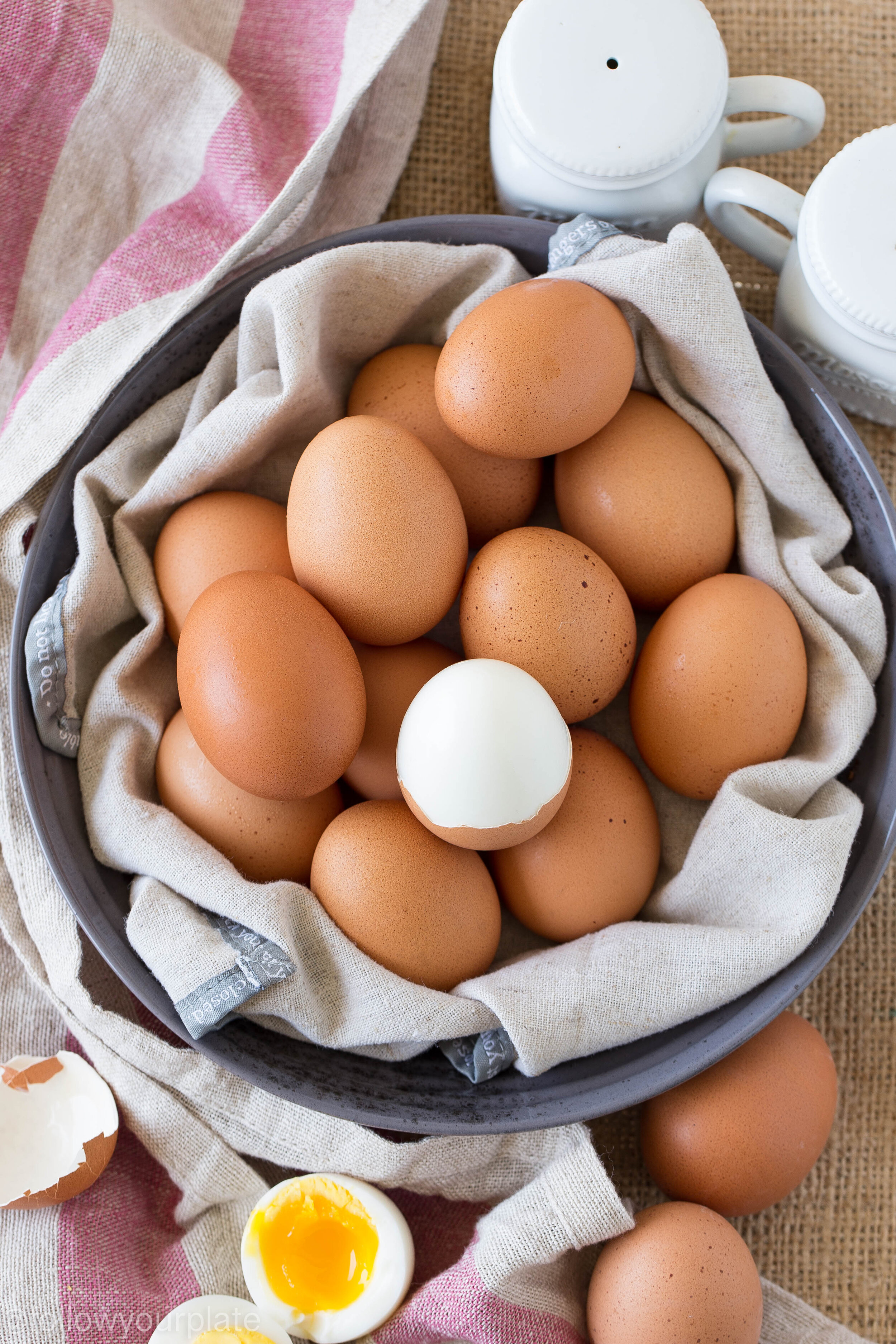 Easy Peel Eggs: How to Easy Peel Hard Boiled Eggs