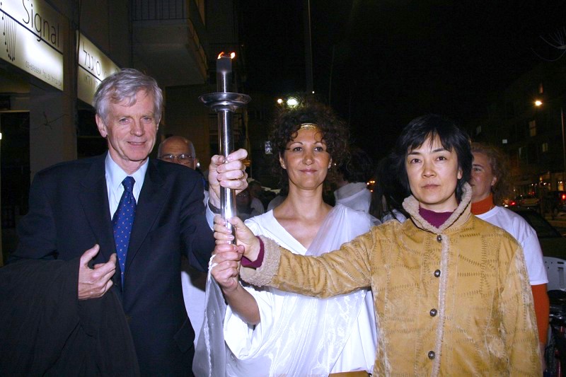 Jennifer Zeng and David Kilgour at the Human Rights Torch Rally on February 18, 2008, in Tel Aviv. (by Tikva Mahabad from the Epoch Times)