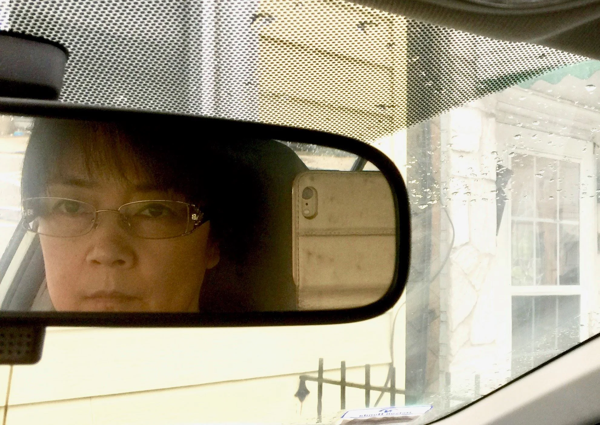 Have I Turned back to 20 with the Glasses? 戴上眼鏡 我重返20了嗎?