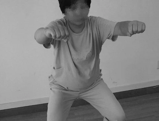 「騎摩託」(真人演示,明慧網
