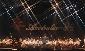 楊軍等在澳音樂家組建的澳洲最大的華人交響樂團澳亞樂團94年在悉尼演出