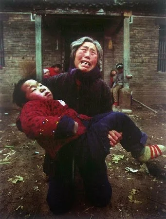 這位艾滋村的老奶奶,兒子死于艾滋病,留下一個孫子也是艾滋病毒攜帶者
