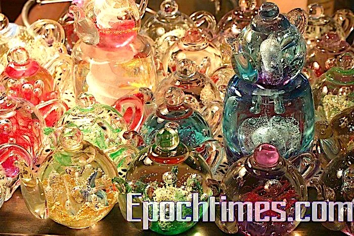 好可愛的玻璃製品。不過,這些都是供遊客購買的不值錢的玩藝兒。