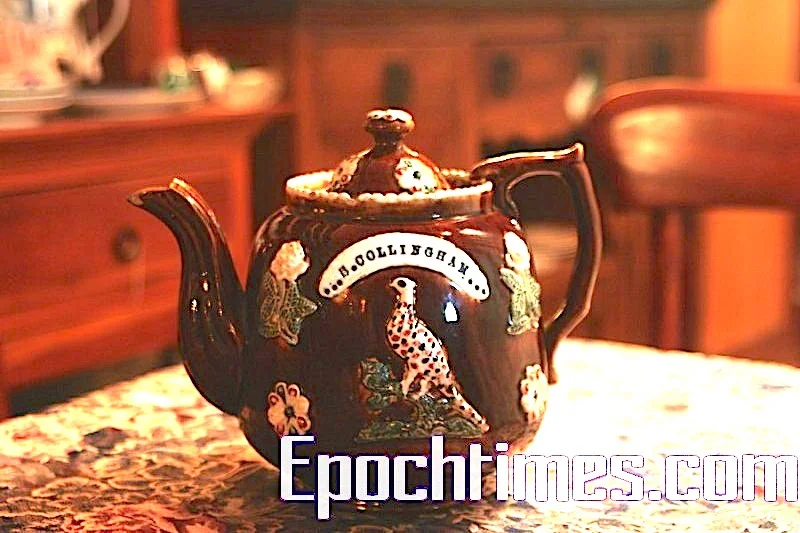 博物館級別的藏品,產於1890年,是一名商人送給他的客戶彌爾絲太太的聖誕禮物,因印有彌爾絲太太名字而成為世界獨一份。此種茶壺保留下來的非常少。