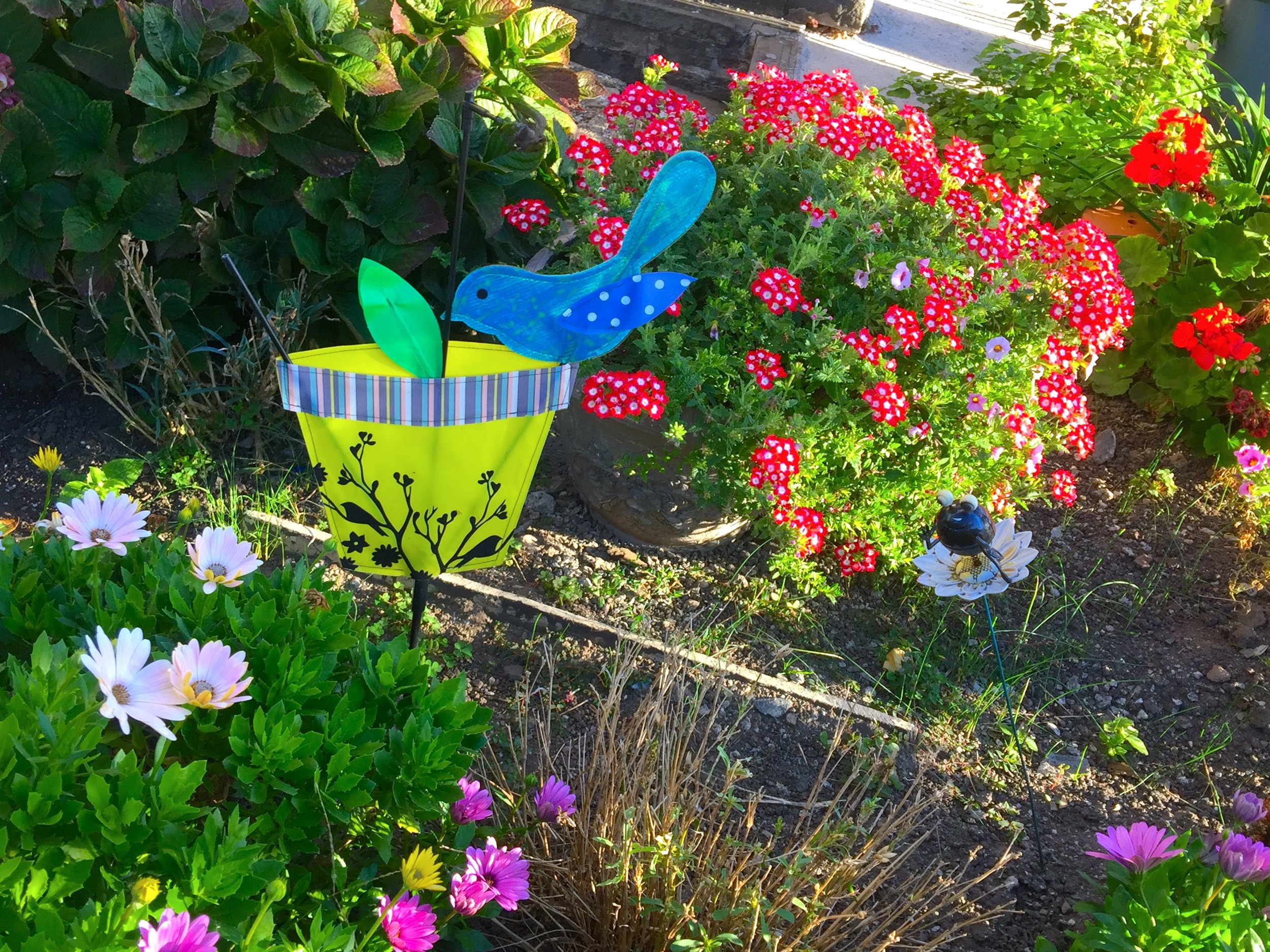 Enjoying Other People's Garden 鄰家花園