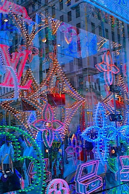 Dressing Up for Christmas 繽紛紐約