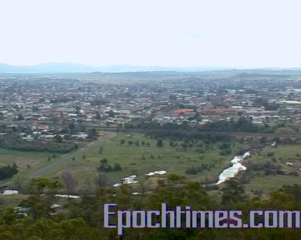 從戰爭紀念碑所在小山上俯瞰Goulburn