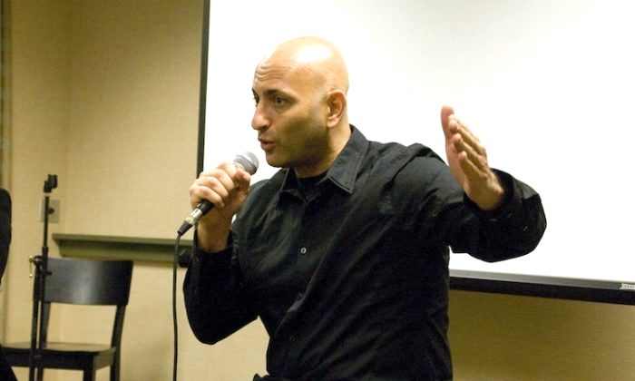 Michael Perlman, director of "Free China: The Courage to Believe," speaks at a Q&A following a private screening of the film in Sacramento, Calif., on Jan. 23, 2013. (Lear Zhou/The Epoch Times)