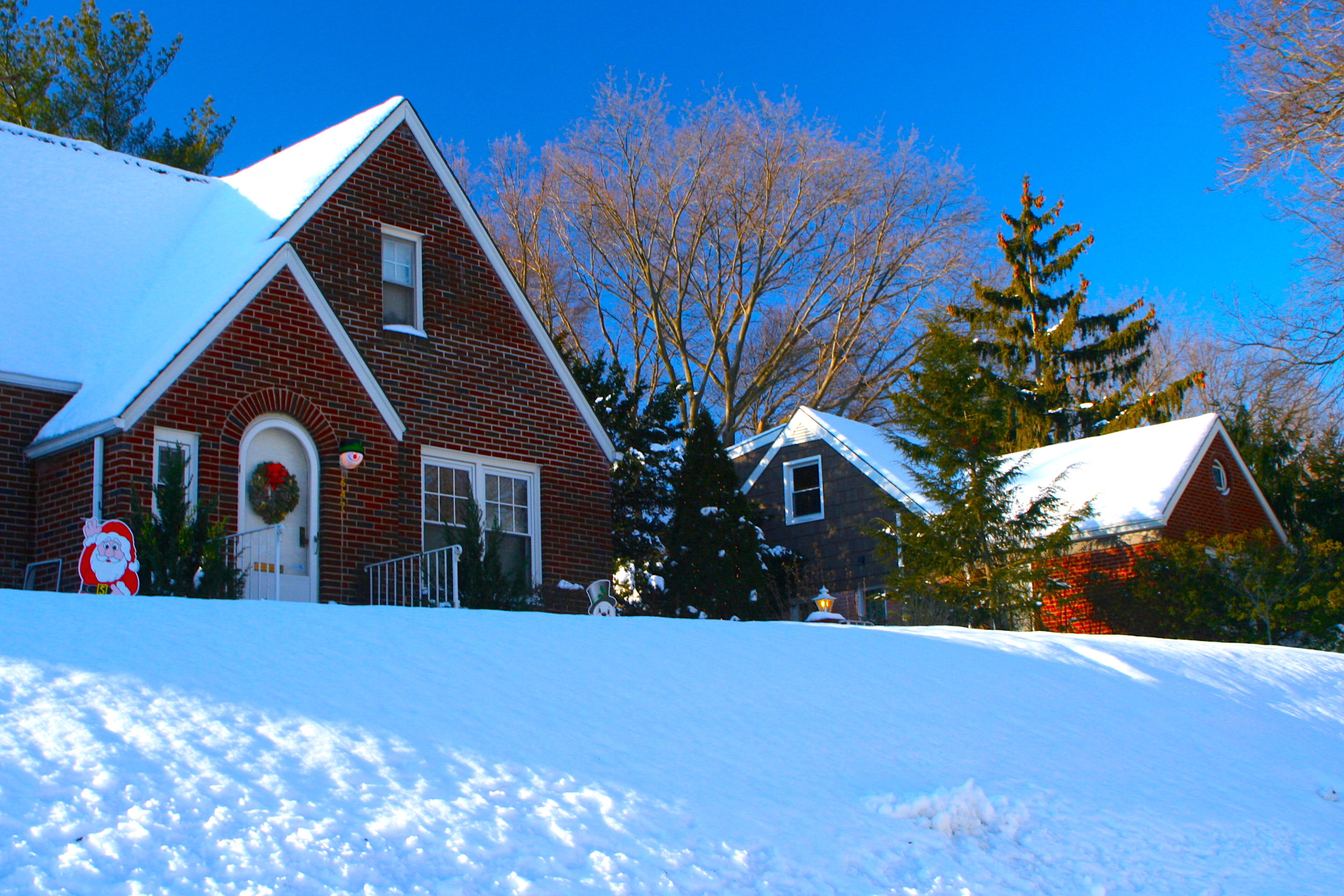 Christmas is Coming 雪中家園