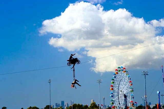Performing on Tight-rope 走鋼絲