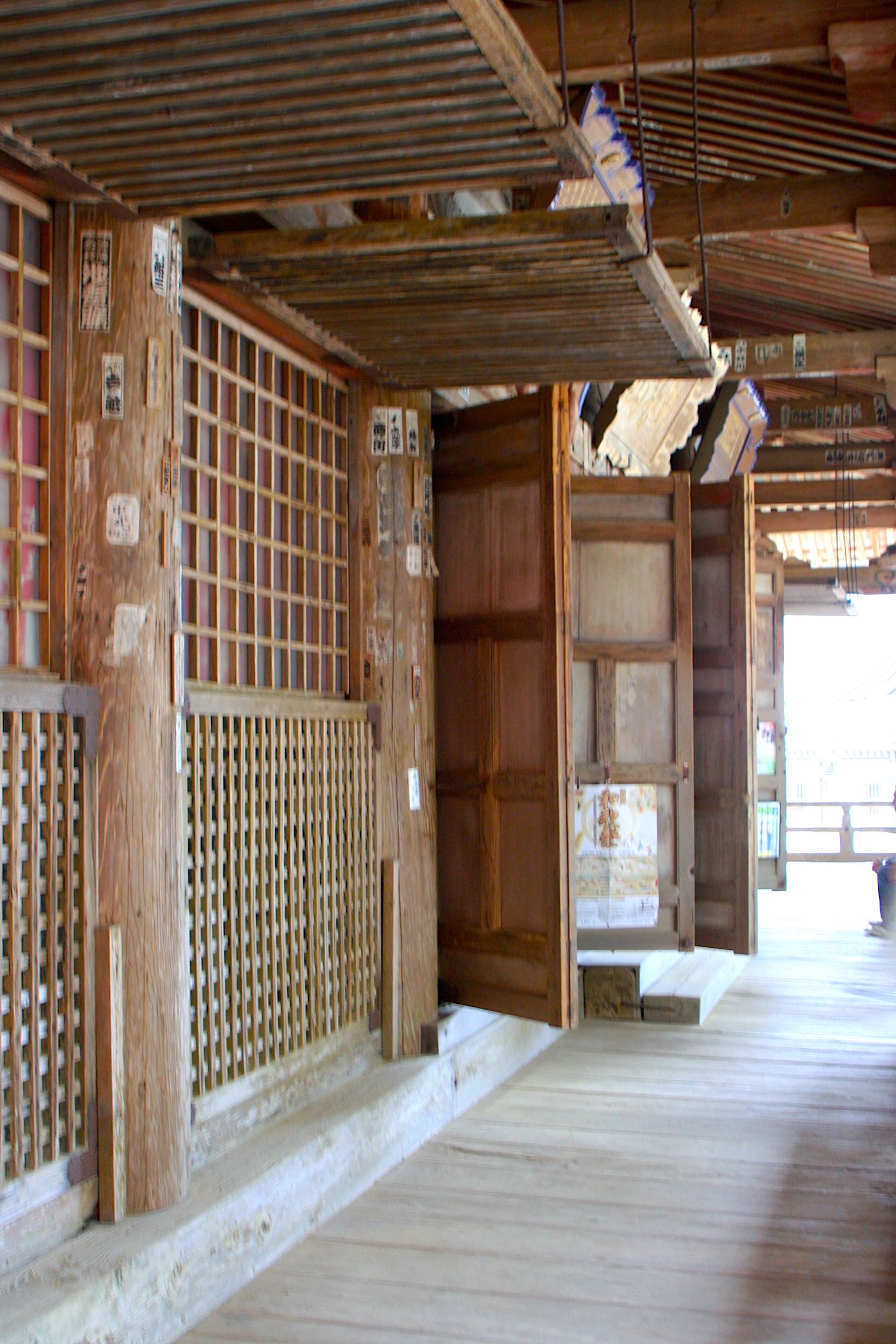 Inside the Ancient Temple 歲月