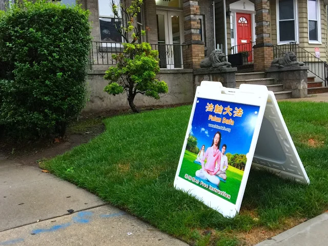 A Flyer Carrying Lion 雄獅幫我馱傳單！