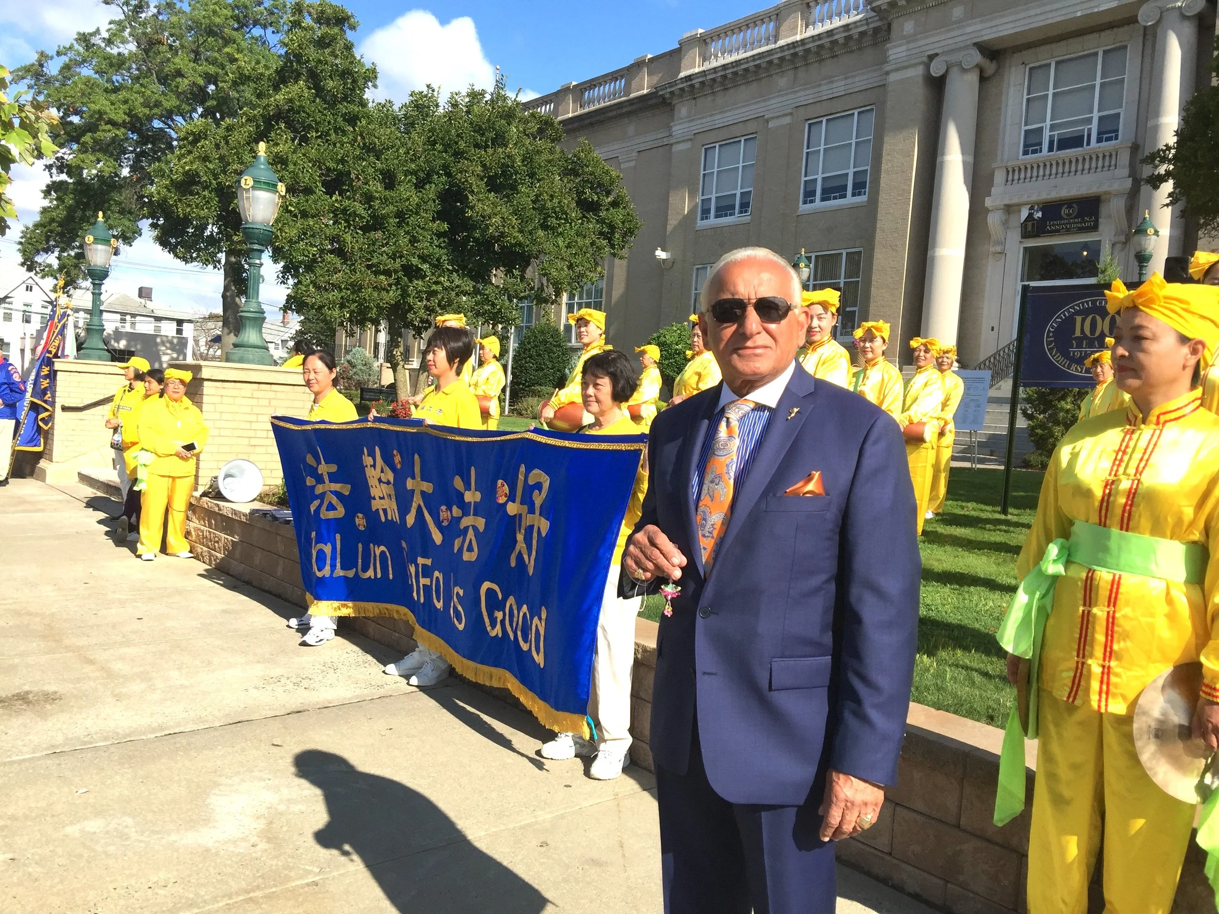 Mayor Supports Falun Dafa 市長支持法輪大法