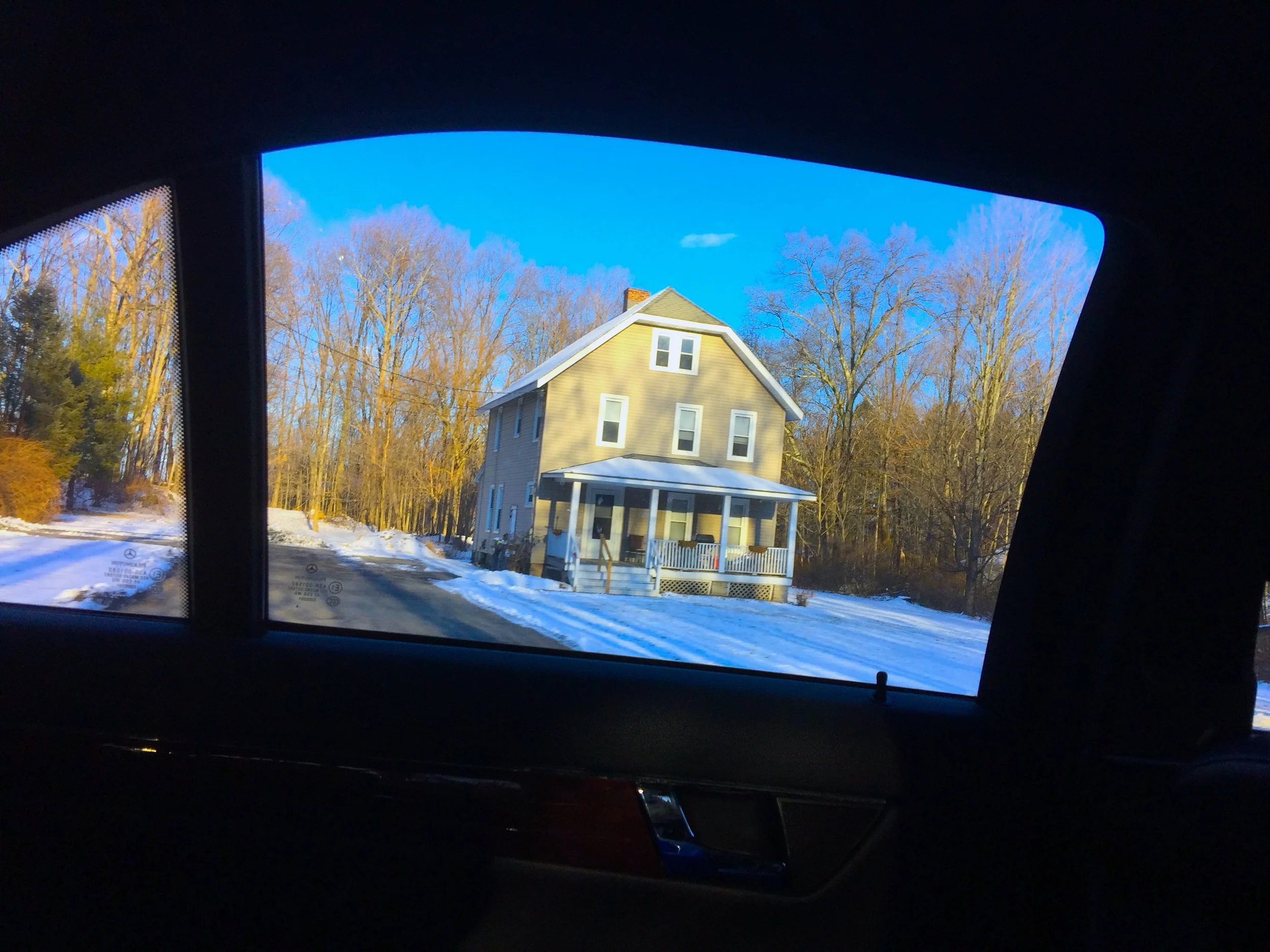 A Car Window with a View  看得見風景的車窗