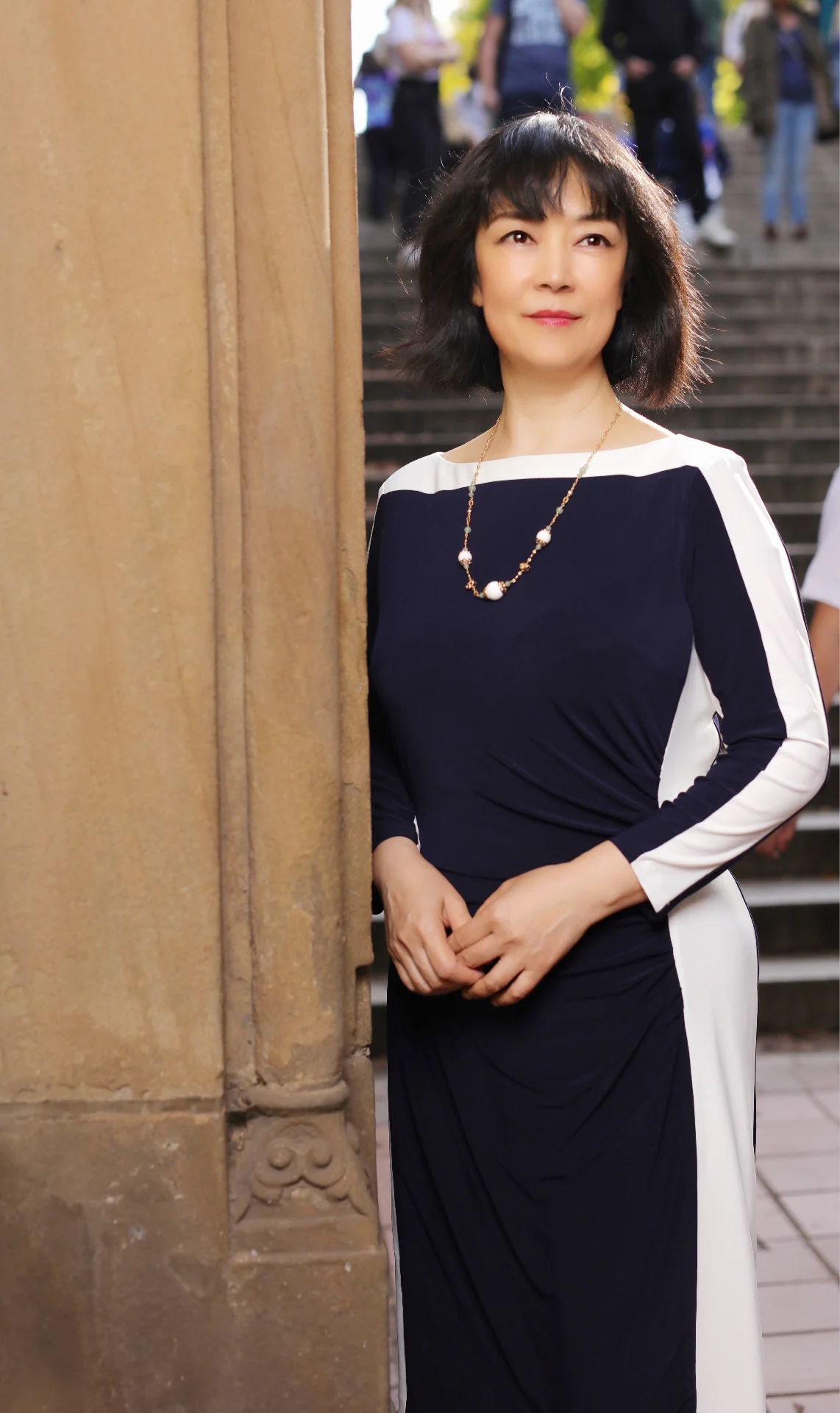 Looking into the Future 光明頌