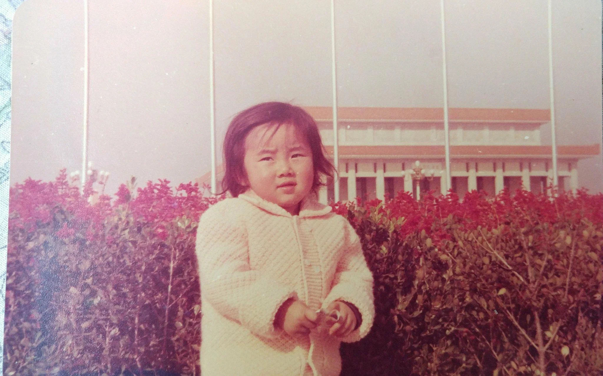 A friend was similarly unhappy when taking a picture in front of the The Chairman Mao Memorial Hall at the Tiananmen Square. 一位朋友小時候在天安門的「「毛主席紀念館」前照相時,也是一臉的痛苦樣。(Photo credit 圖片來源: Janet San )
