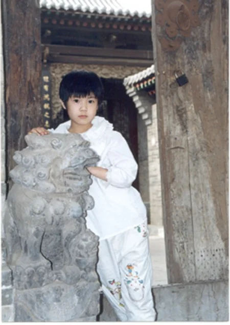When I was arrested for the first time in 1999, also for practicing Falun Gong, my daughter was only 7 years old. 她也讓我想起自己的女兒。我99年第一次因修煉法輪功被抓時,她才七歲。她是怎麼熬過來的?