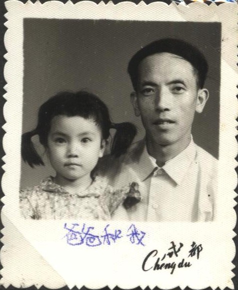 Jennifer began living with her father when she was four. Her uneven braids and band in this photo were all the “artistry” of her father. The dress she wears was also hand-made by her father. Throughout Jennifer’s childhood, all the three sisters’ clothes were home-made. (Provided by Jennifer Zeng)
