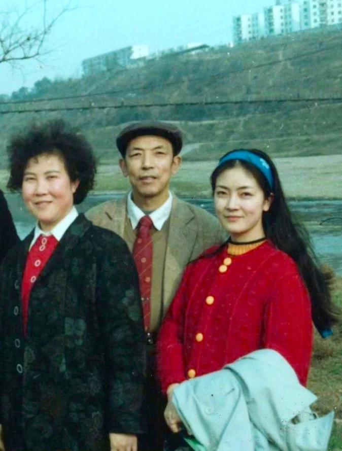 This photo taken in 1989 was the last one of Jennifer with both her parents. The hanging bridge in the background leads to Jennifer’s high school, Mianyang Nanshan High School. (Provided by Jennifer Zeng)