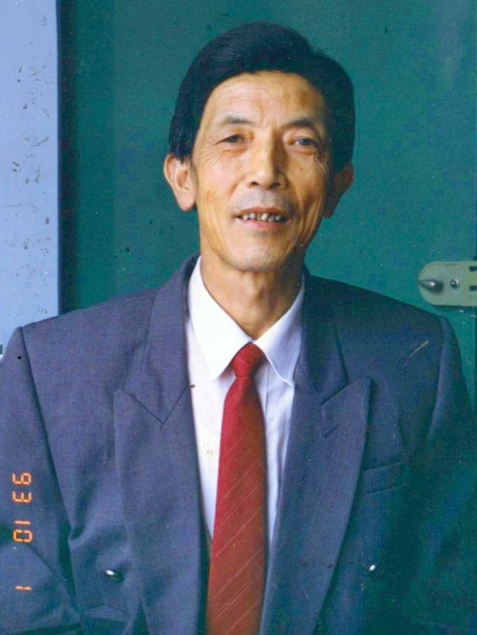 Jennifer’s father at his 60th birthday in October, 1993. The wig he wears was a gift from Jennifer. (Provided by Jennifer Zeng)