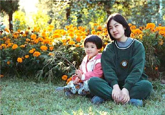 曾錚和她的女兒。(大紀元)