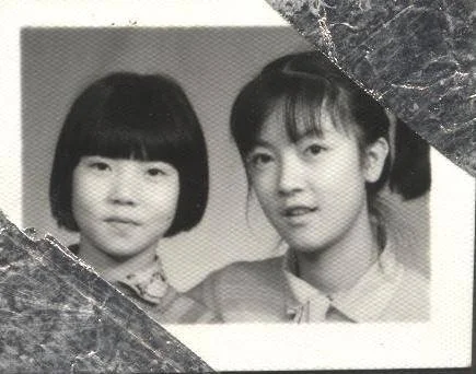 My sister and I when we lived with our father in Mianyang, and when my youngest sister and my mother remained in Hanwang. 高中三年期間,我與大妹妹跟著父親在綿陽過活,小妹妹與母親且仍舊被迫留在漢旺鎮。