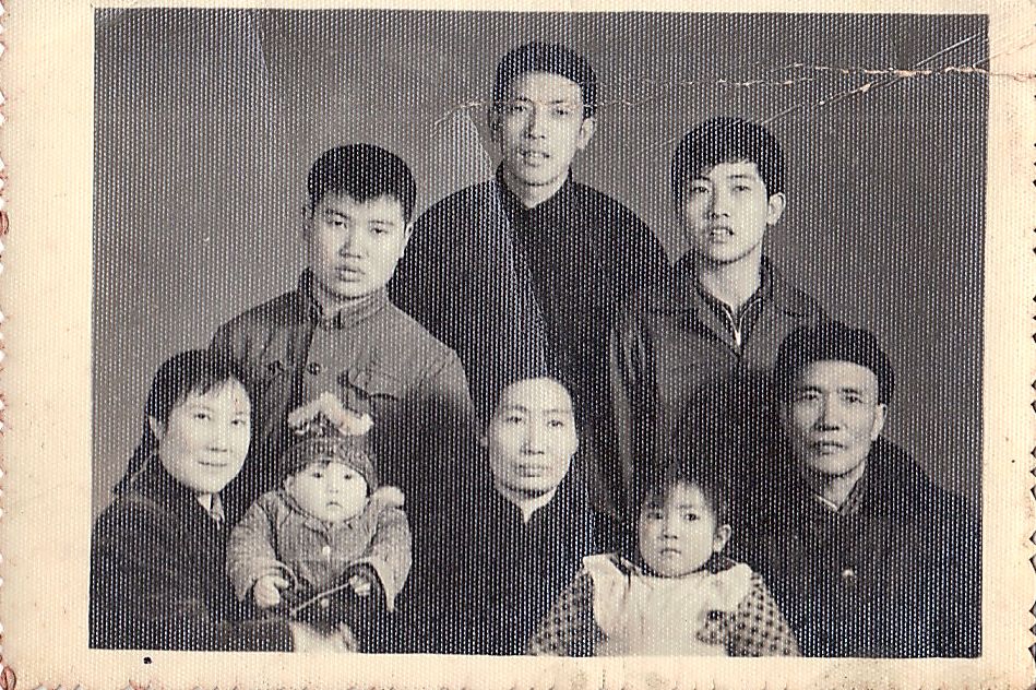 Jennifer’s Photo Stories (7) :Tough Mom, Huge Family 曾錚的圖片故事(7):媽媽的「三重父母」