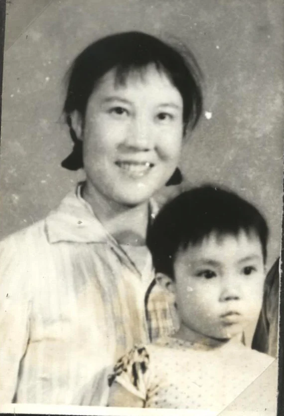Jennifer and her mother when Jennifer was two-year-old. (courtesy Jennifer Zeng)