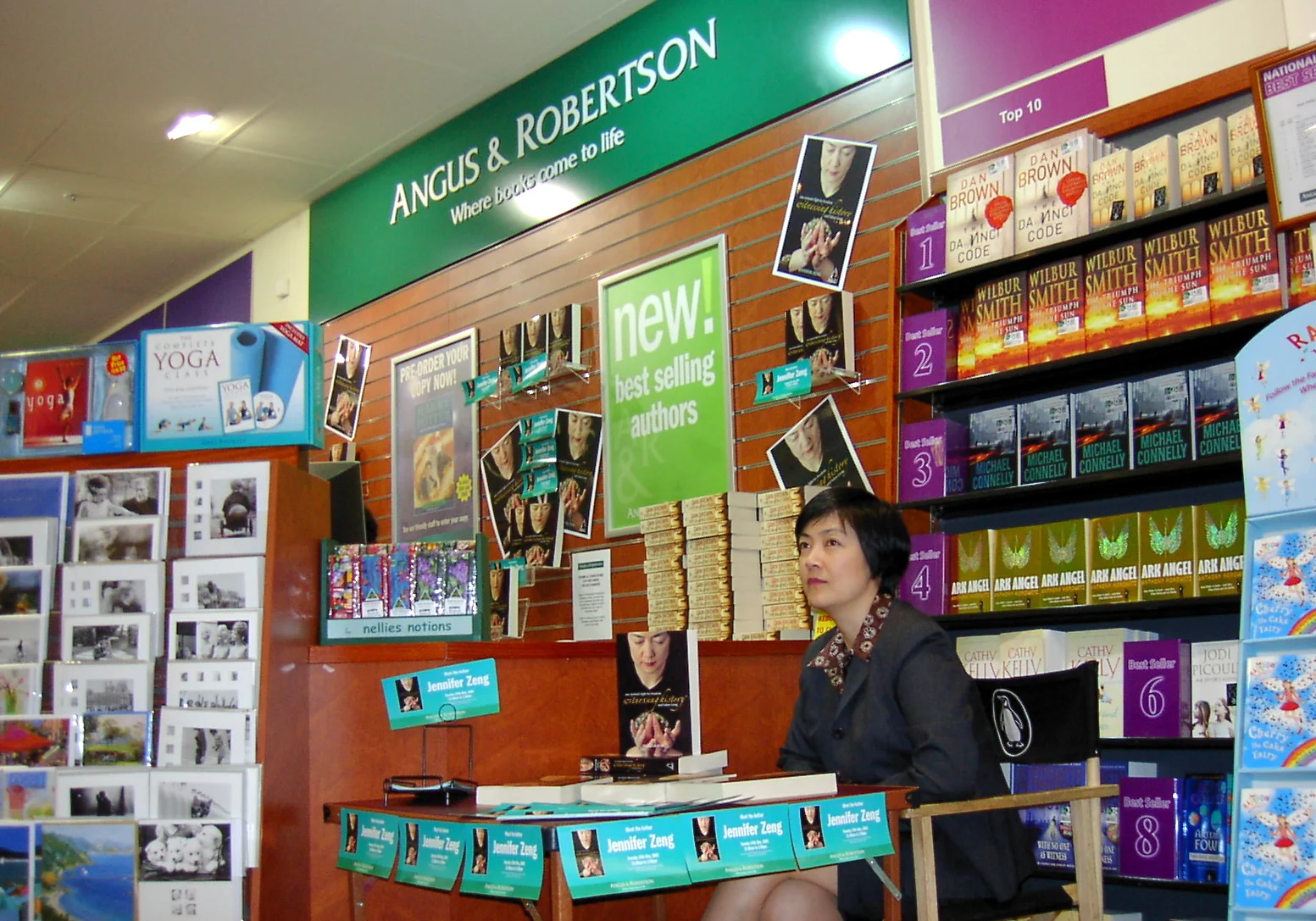Jennifer at a book signing event at Angus & Robertson in Brisbane, Australia in May 2005.