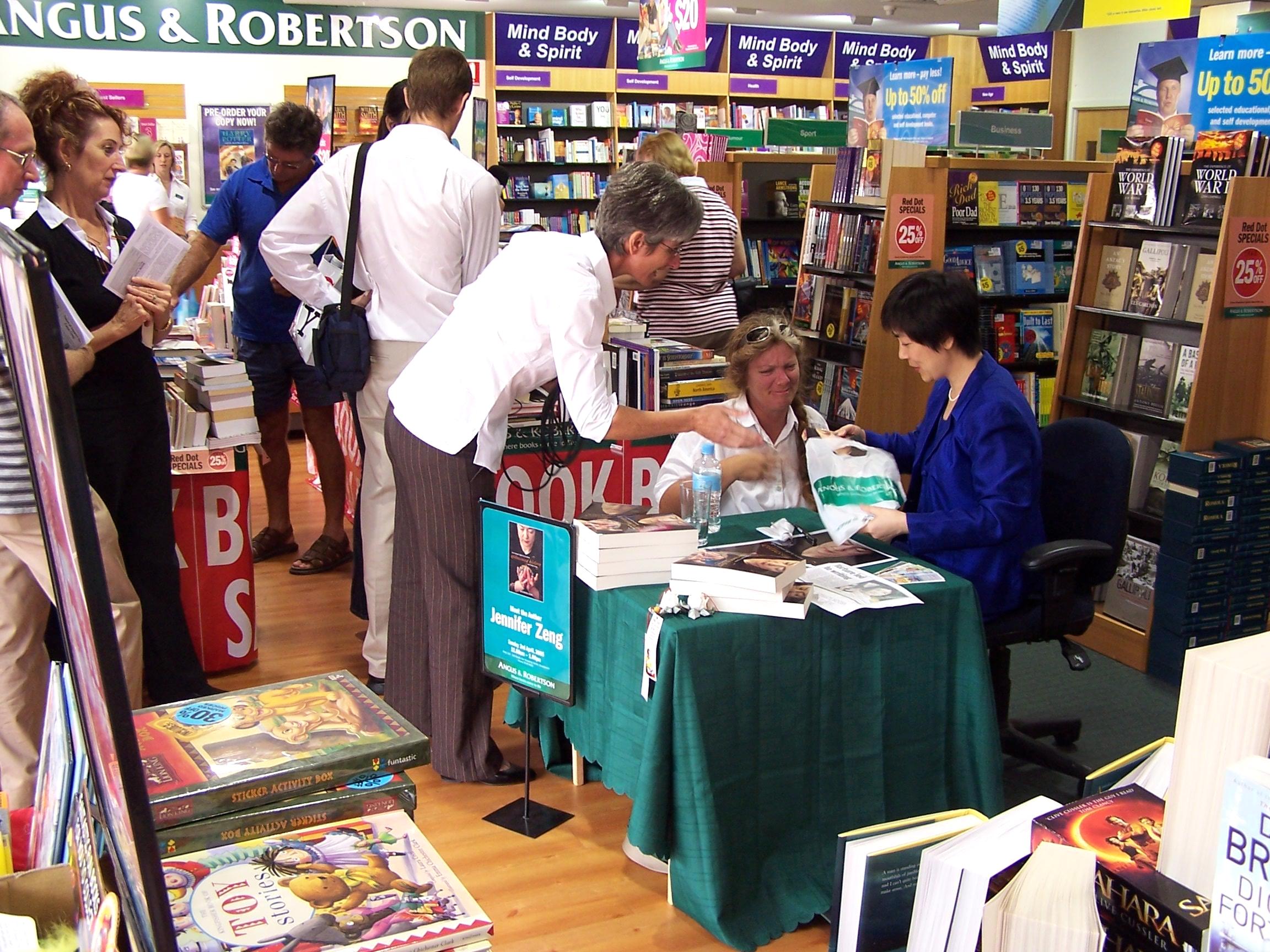Jennifer at a book signing event in an Angus & Robertson book store in Brisbane, Australia in May 2005.