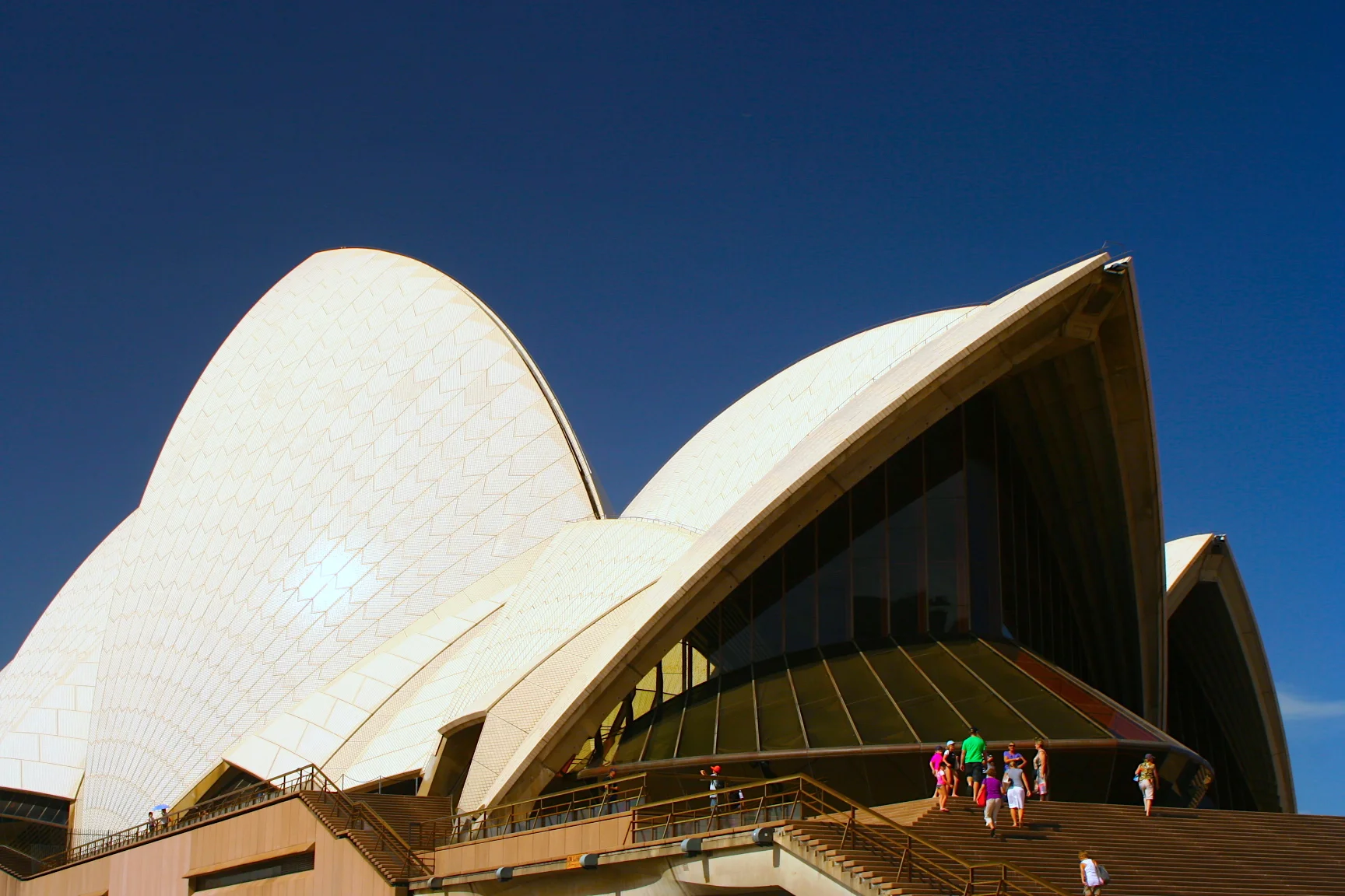 A Glimpse of Sydney Opera House 揚帆