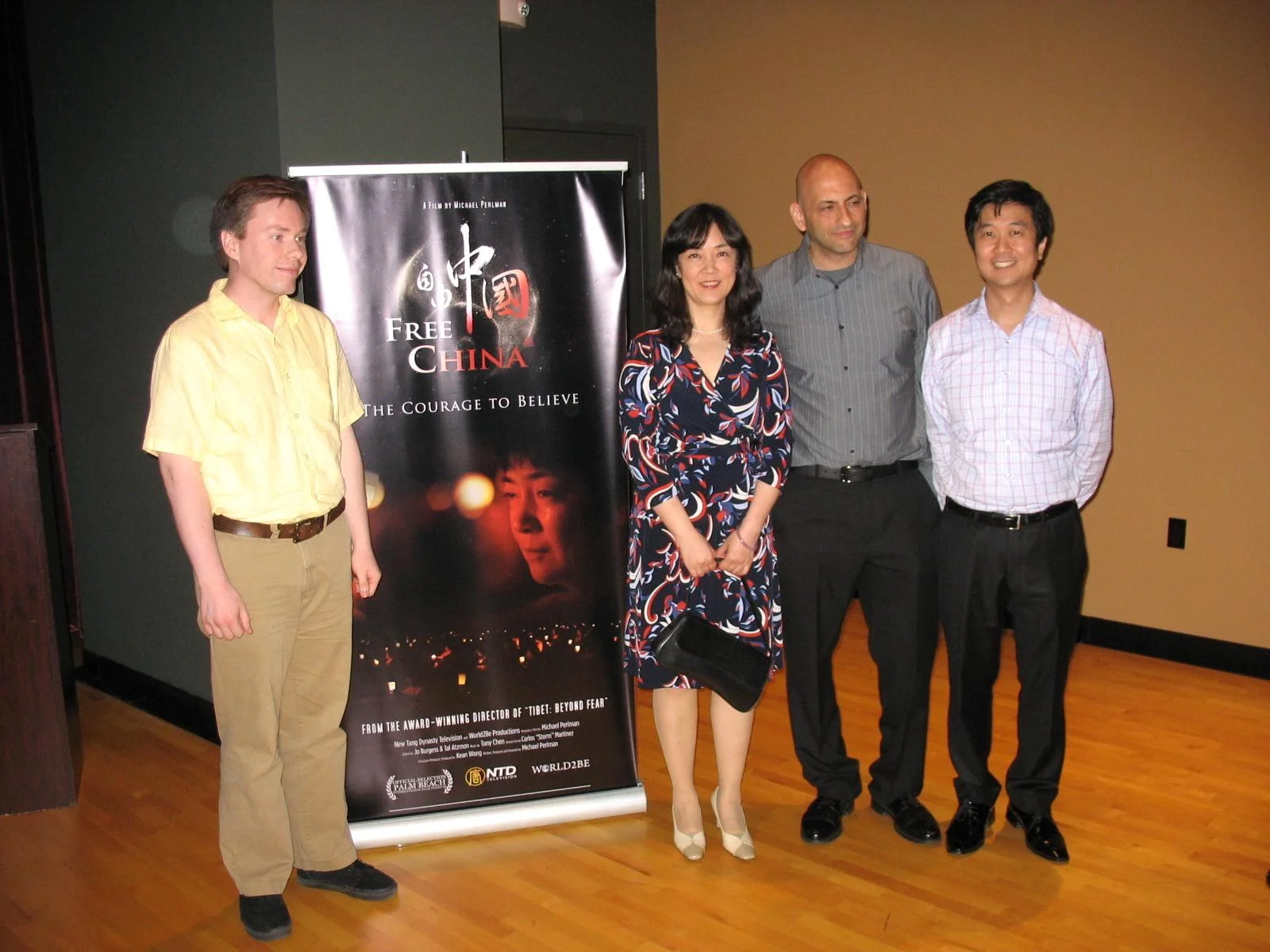 左起:《自由中國》剪輯Jo,片中主人公之一曾錚、導演Michael Perlman、製片人Kean Wong 2012年4月14日攝於棕櫚灘國際電影節(攝影:艾莉/大紀元)