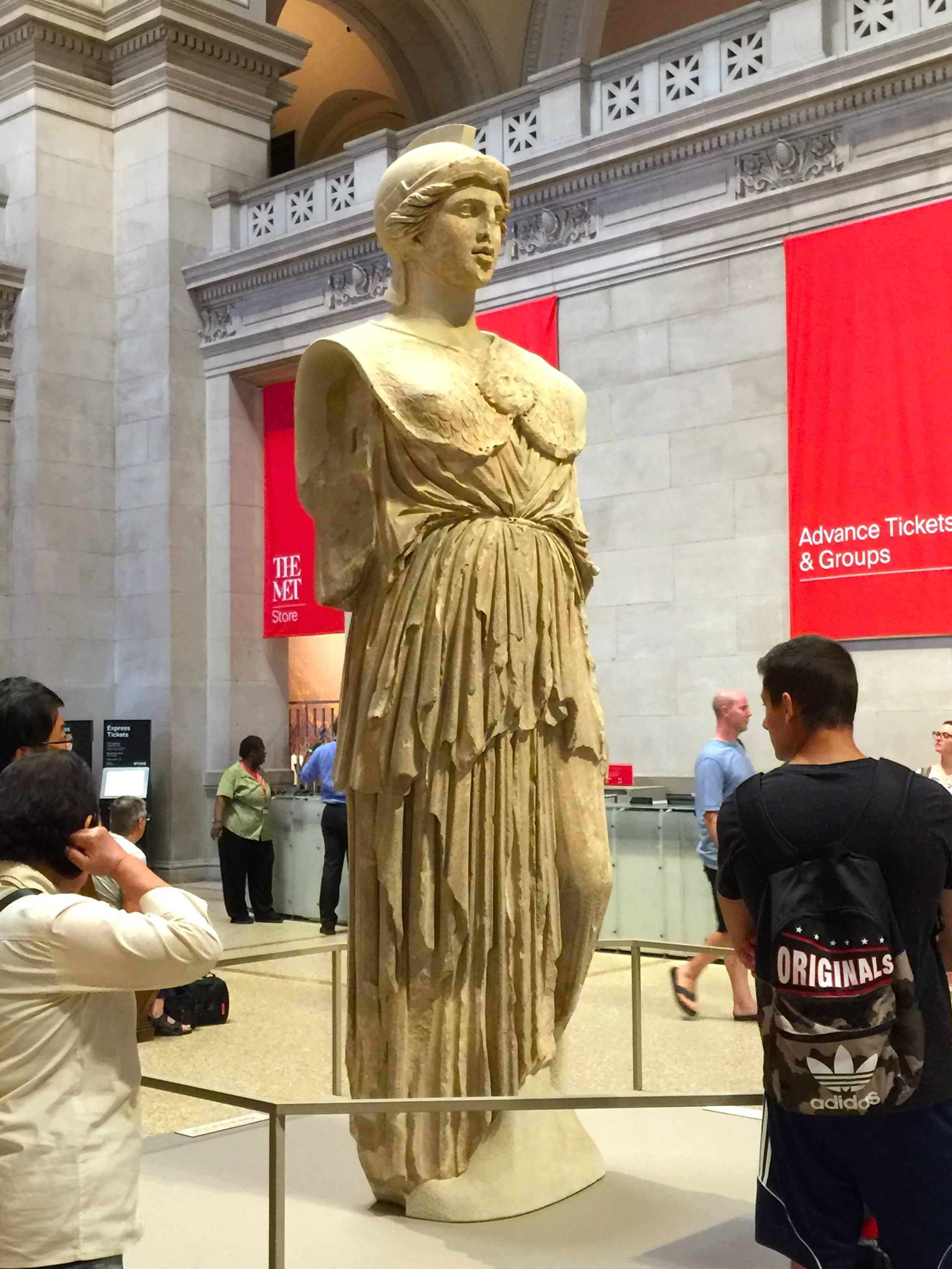 At the Lobby of The Metropolitan Museum of Art  紐約大都會博物館