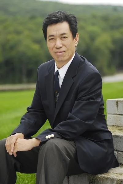 雷鳴般掌聲中,關貴敏先生對我的「伏擊」