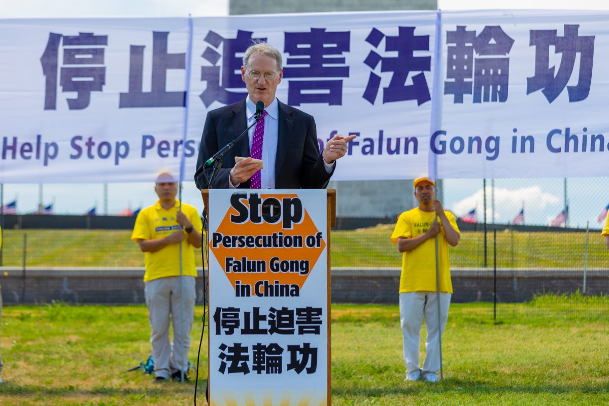 David Cleveland, senior volunteer attorney for Catholic Charities of Washington , speaks at a rally calling for an end to the persecution of Falun Gong, before the Washington Monument on July 19, 2018. (Mark Zou/Epoch Times)