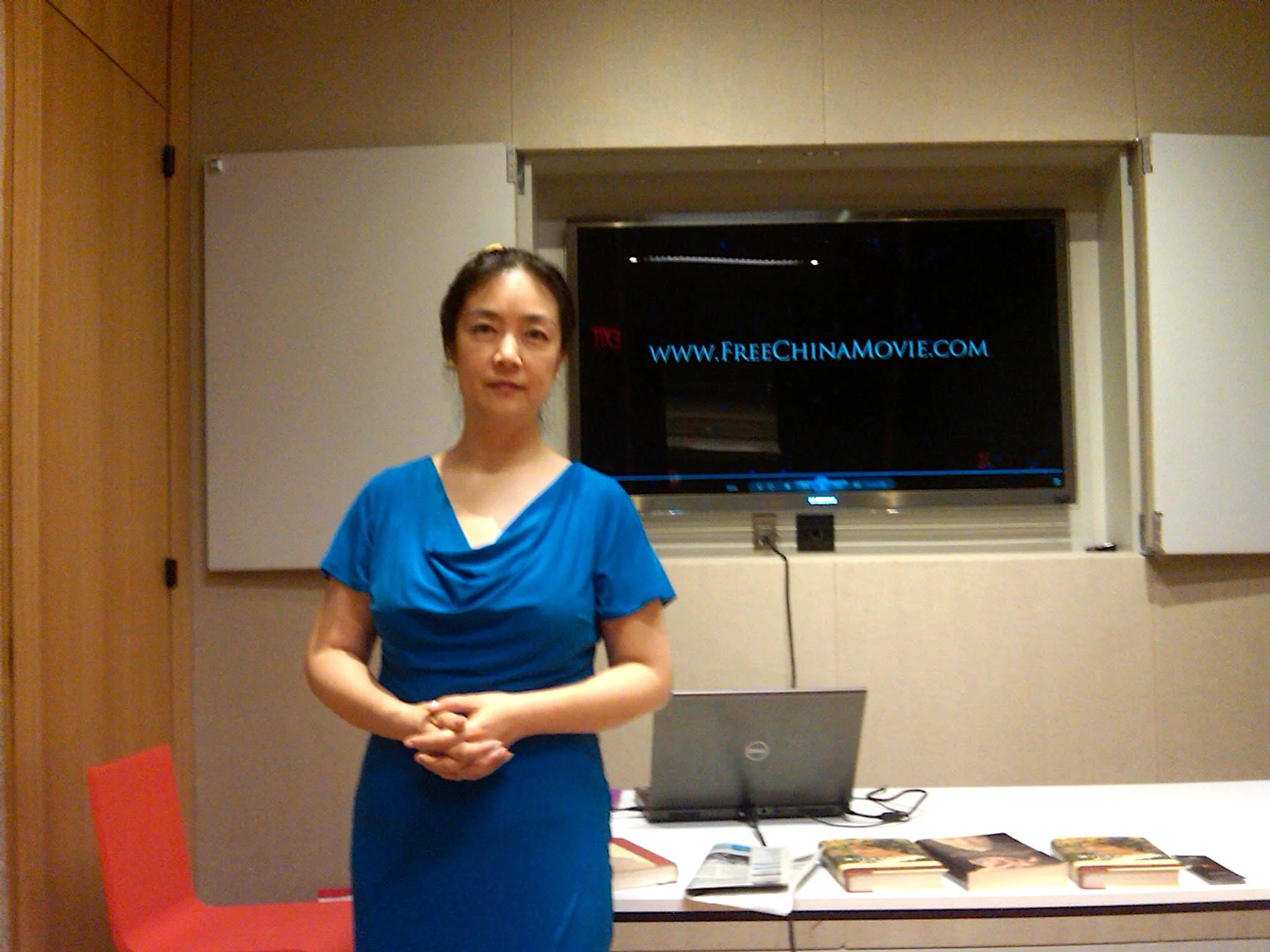 After the Free China screening. 曾錚攝於放映會結束後。