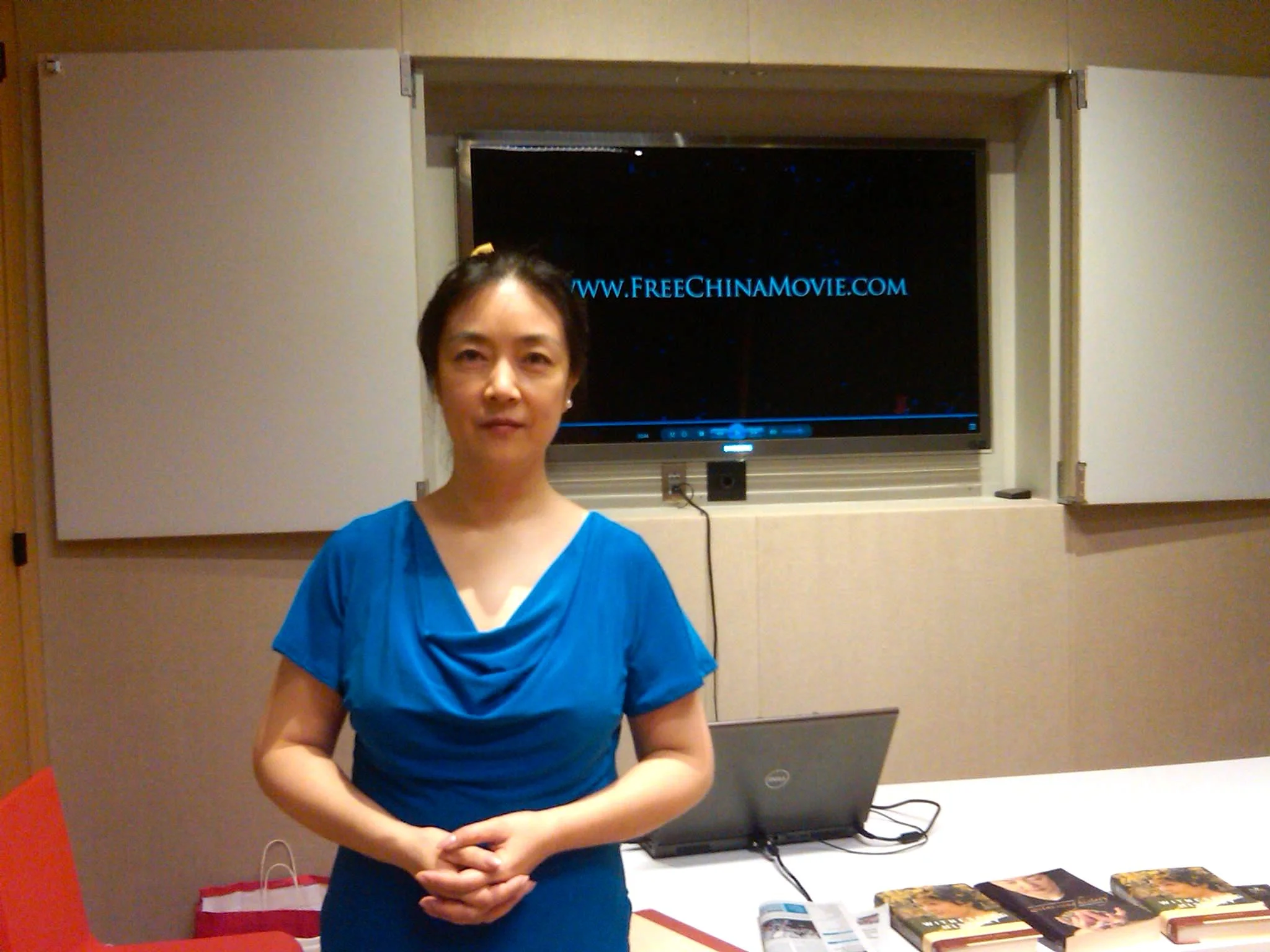 After the Free China screening.曾錚攝於放映會結束後。