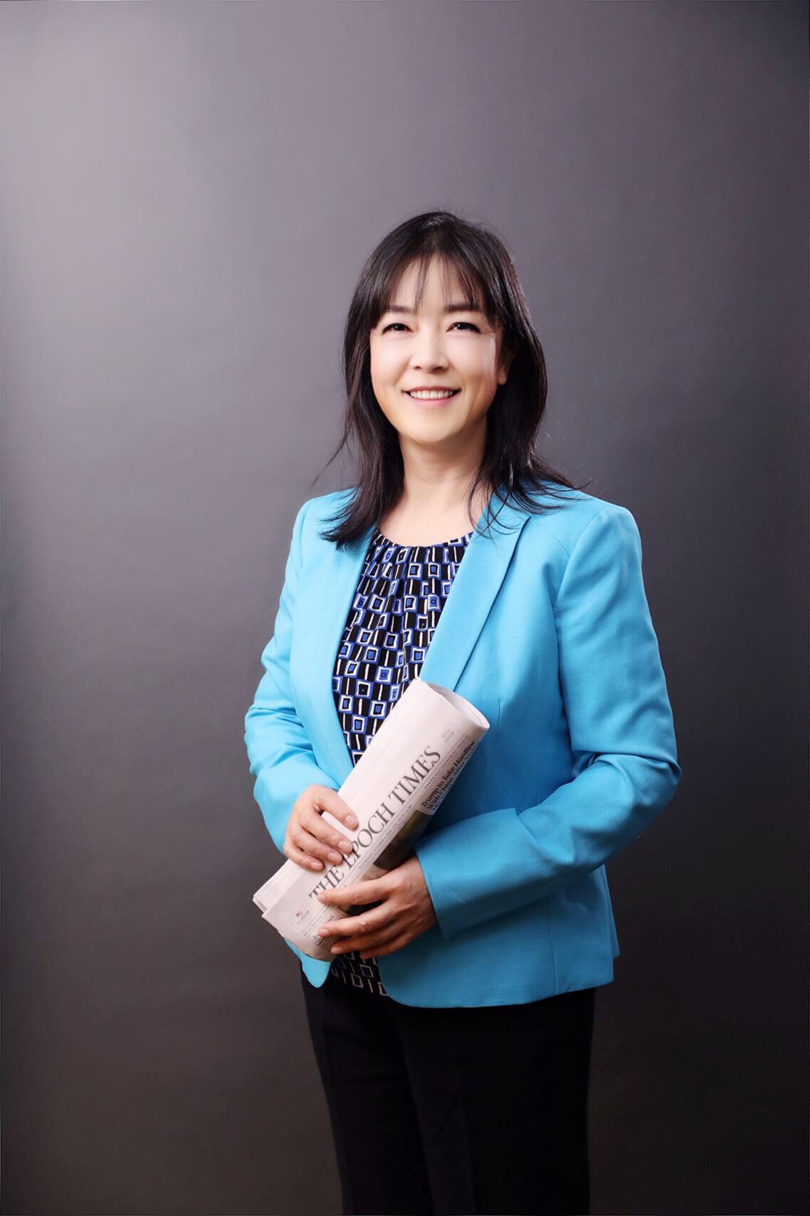 A Sales Representative for the Epoch Times 大紀元「報童」