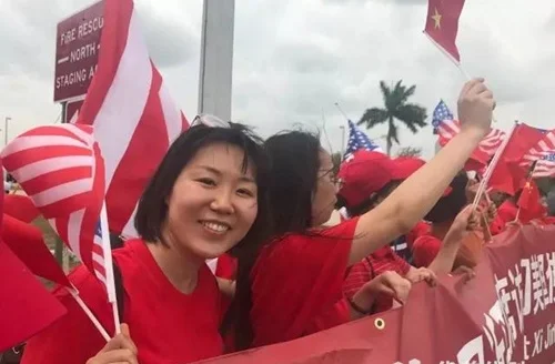 Payment Promised for Crowd Who Welcome Xi Jinping 歡迎習主席有錢拿