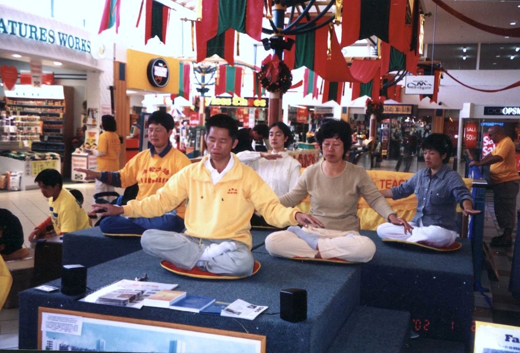 Falun Dafa Meditation 法輪大法功法演示