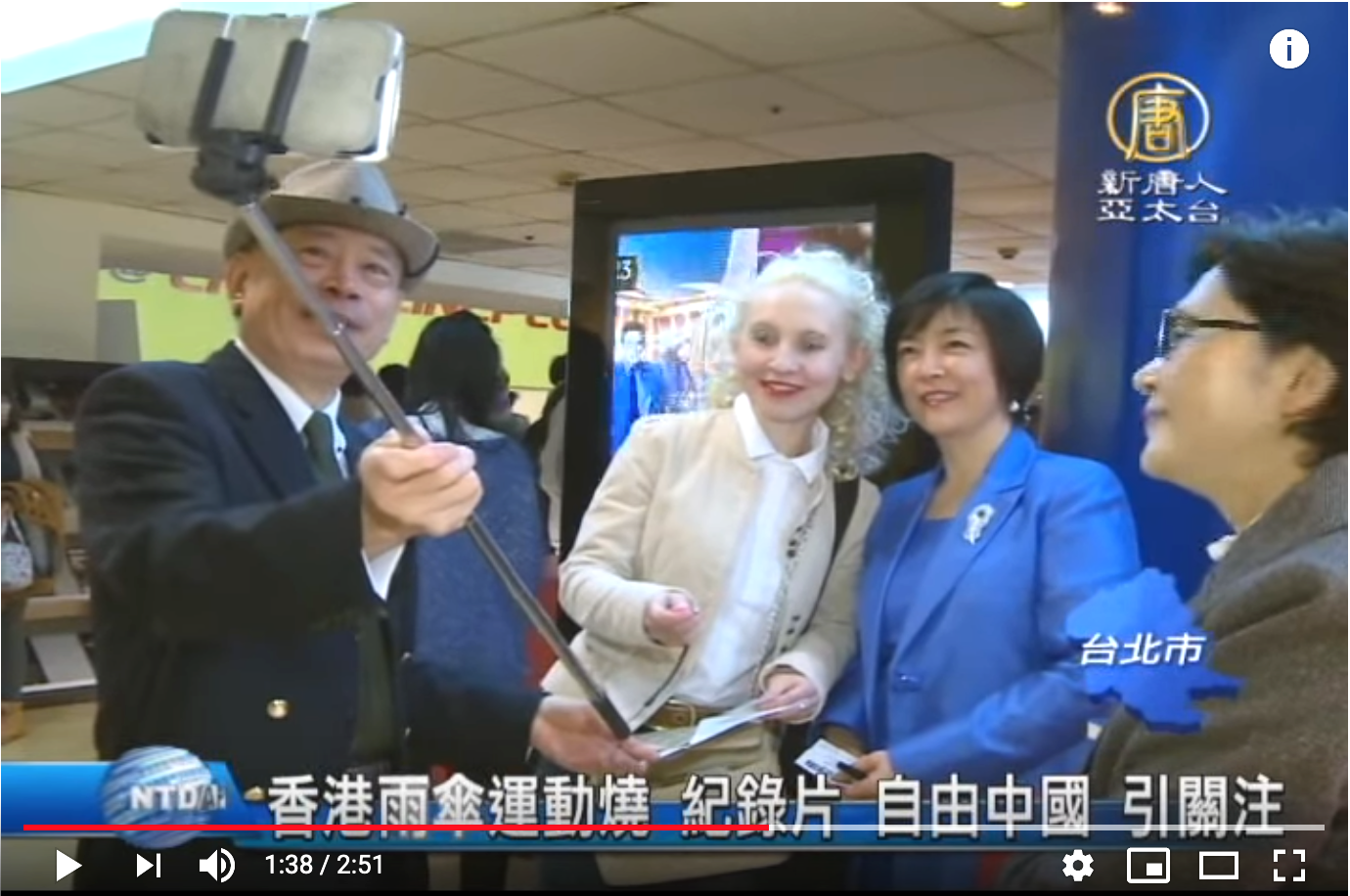 曾錚與波蘭駐臺記者瀋漢娜合影。(圖片來源:新唐人)