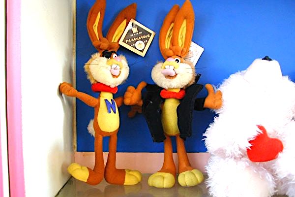Nesquik Toys made by Mickey 圖：咪奇公司為雀巢生產的玩具兔。(追查國際提供)
