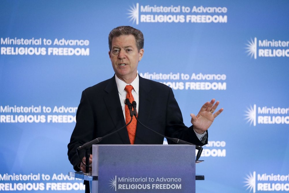 Sam Brownback, U.S. Ambassador-at-Large for International Religious Freedom, at the Ministerial to Advance Religious Freedom at the Department of State in Washington on July 16, 2019. (Samira Bouaou/The Epoch Times) 圖：Sam Brownback 2019年7月16日在美國第二屆促進宗教自由部長級大會上講話。（攝影：大紀元記者Samira Bouaou）