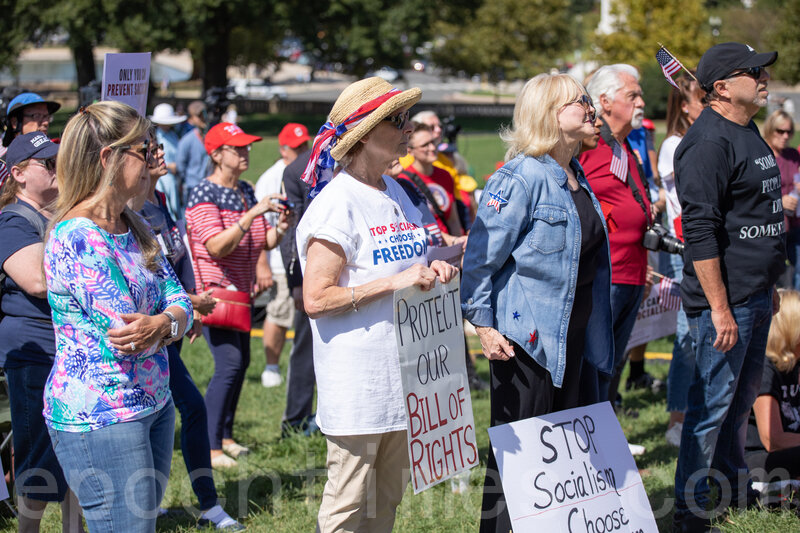 9月19日,「茶黨愛國者」(Tea Party Patriots)在美國國會山集會,制止共產主義在美蔓延。(林樂予/大紀元)