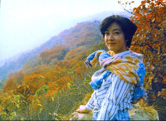 Jennifer at Fragrant Mountain in Beijing in 1990年攝於北京香山