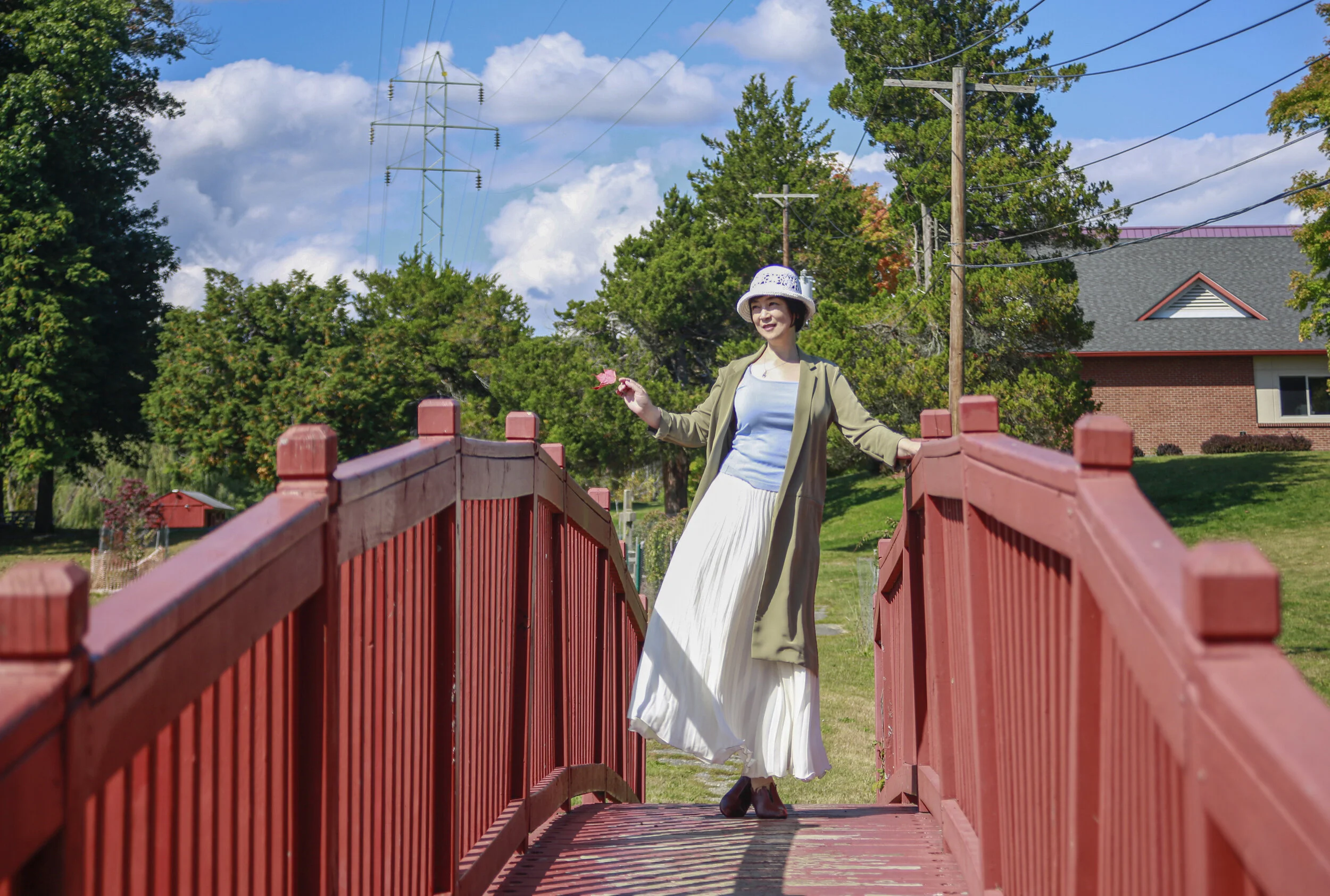 Once Upon A Bridge 綠樹紅橋
