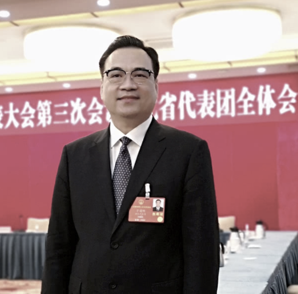 Yu Qingming, a delegate to the National People's Congress of the Communist Party of China and the party secretary and chairman of  China National Pharmaceutical Group Co., Ltd. (Sinopharm)  at a “ Two Sessions ” meeting.  全國人大代表、國藥集團國藥控股黨委書記兼董事長于清明
